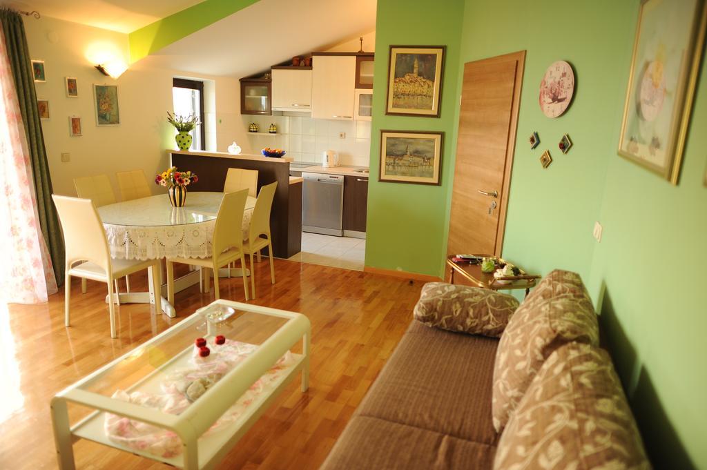 Apartments&Rooms Jelavic เซเกต วรันยีชา ภายนอก รูปภาพ