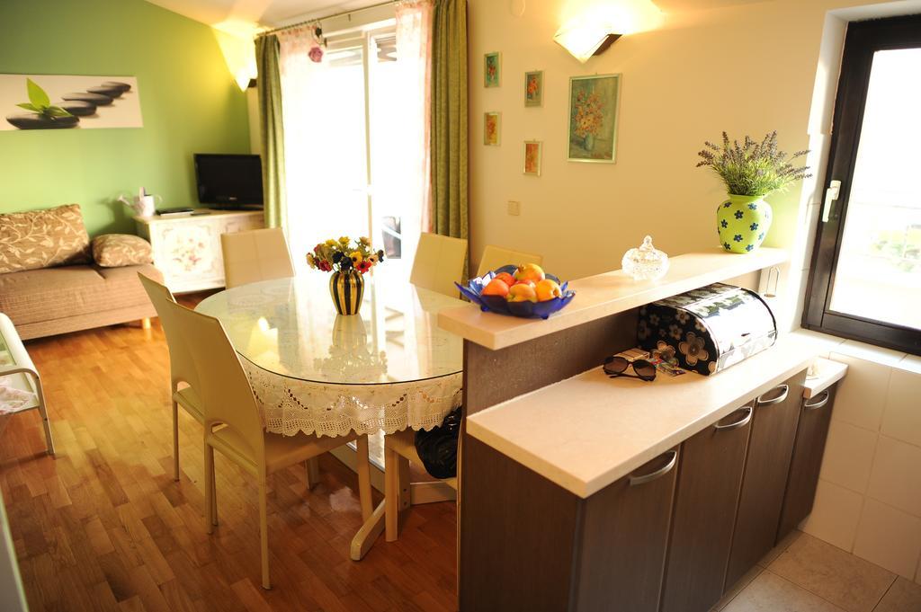 Apartments&Rooms Jelavic เซเกต วรันยีชา ภายนอก รูปภาพ